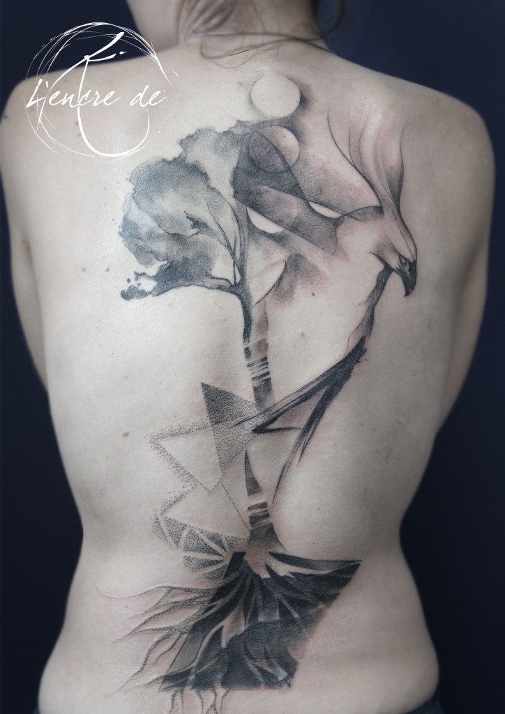 Tatouage d'un phénix et un arbre en aquarelle - salon de tatouage l'encre de K Nantes